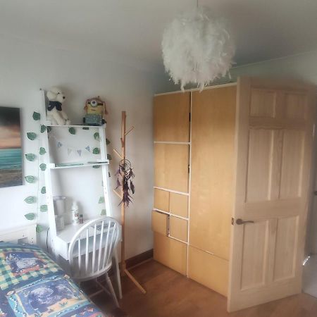 Single Bedroom In Quiet Neighbourhood Glasgow Exterior foto