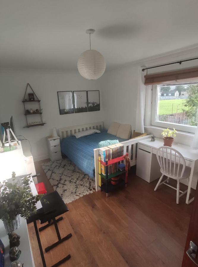 Single Bedroom In Quiet Neighbourhood Glasgow Exterior foto
