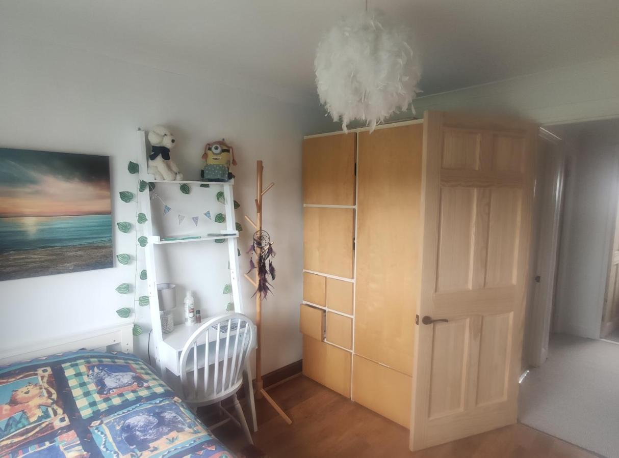 Single Bedroom In Quiet Neighbourhood Glasgow Exterior foto