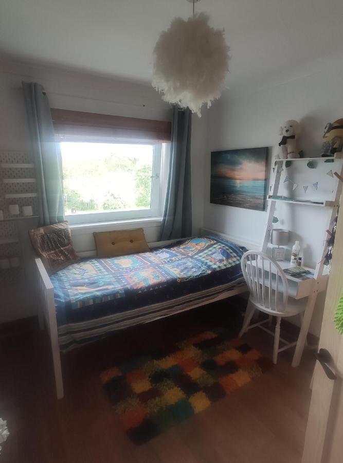 Single Bedroom In Quiet Neighbourhood Glasgow Exterior foto